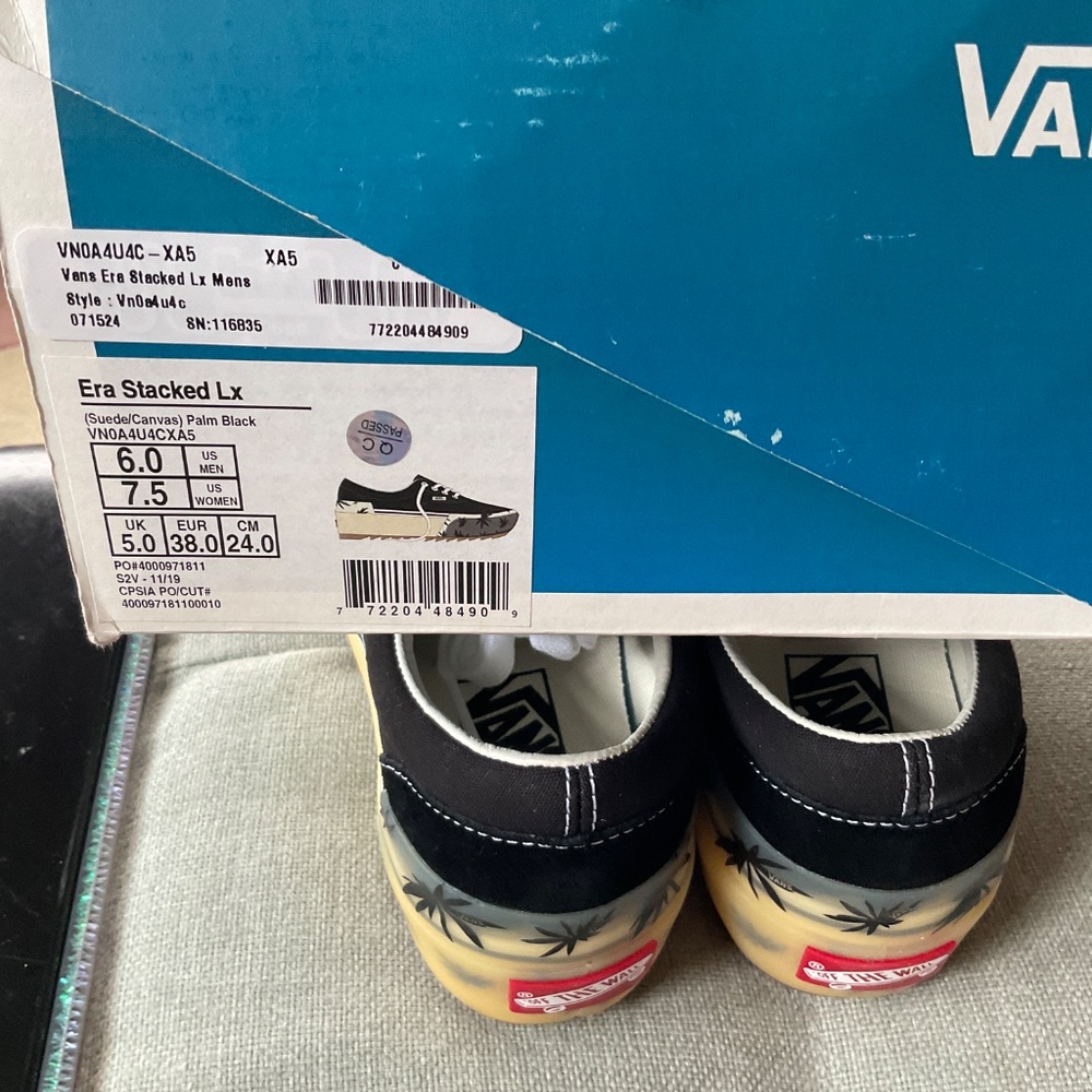 VANS - Picture 5 of 6